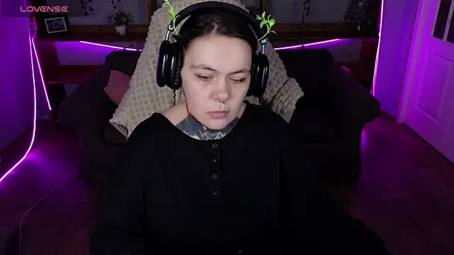 QwertyAnnie Lbo online show from April 19, 2026, 3:00 pm