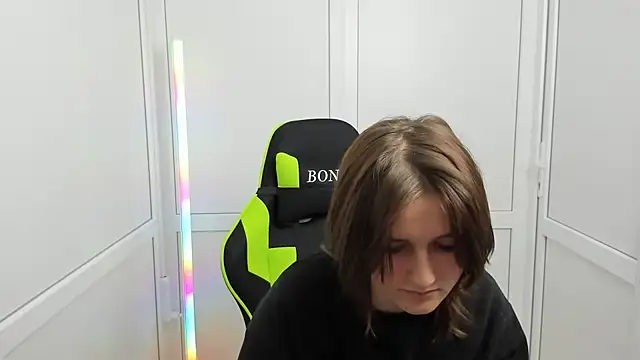 GoldenKiss online show from April 12, 2026, 7:13 am