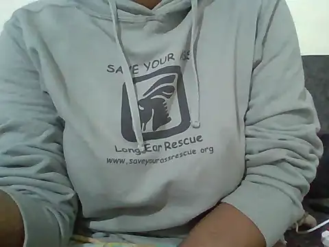 hotchoco03 online show from April 17, 2026, 9:07 pm