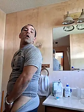 Snapshot of fitguy4u chatting on May 13, 2026, 4:48 pm fitguy4u online show from May 13, 2026, 4:48 pm