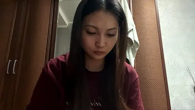 MiaPoison online show from May 8, 2026, 6:24 pm