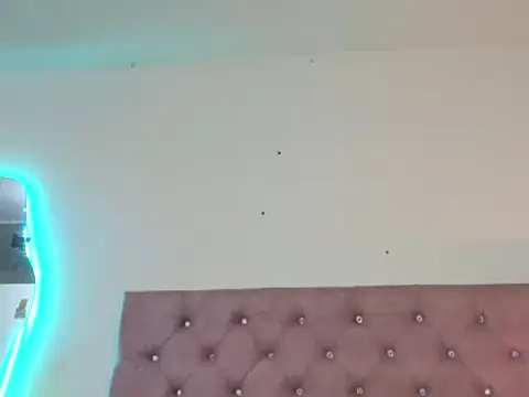 laurenlaine online show from April 15, 2026, 2:24 pm