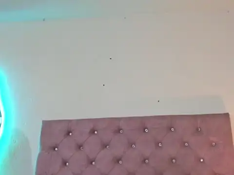 laurenlaine online show from April 17, 2026, 12:02 am