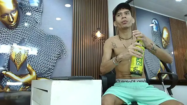 Snapshot of Skinny_cute_Alyer chatting on April 18, 2026, 2:15 am Skinny cute Alyer online show from April 18, 2026, 2:15 am