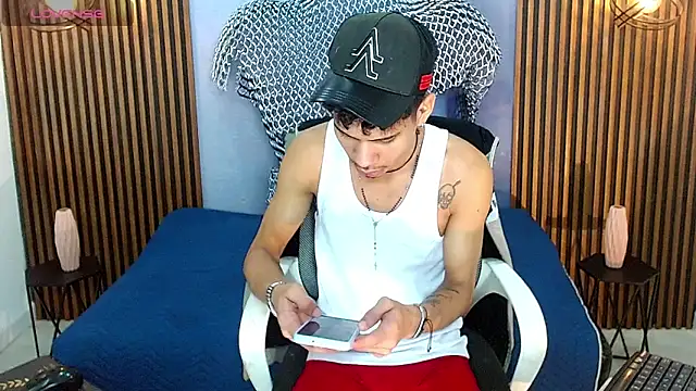 Snapshot of Skinny_cute_Alyer chatting on May 9, 2026, 2:50 am Skinny cute Alyer online show from May 9, 2026, 2:50 am