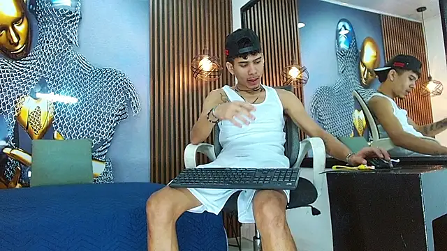 Snapshot of Skinny_cute_Alyer chatting on May 12, 2026, 2:19 am Skinny cute Alyer online show from May 12, 2026, 2:19 am