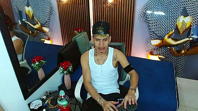Snapshot of Skinny_cute_Alyer chatting on May 26, 2026, 2:18 am Skinny cute Alyer online show from May 26, 2026, 2:18 am