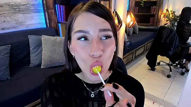 YamelBloom online show from April 17, 2026, 6:00 pm