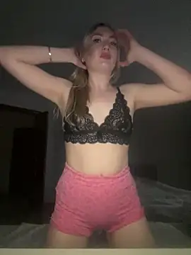 Snapshot of Mira_royy chatting on May 28, 2026, 4:15 pm Mira royy online show from May 28, 2026, 4:15 pm