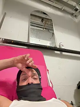 Thurealsexy online show from April 9, 2026, 7:19 pm