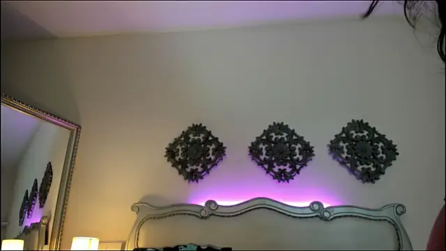 Coraline Saenz online show from April 14, 2026, 7:31 pm