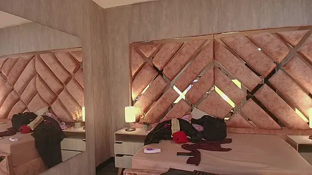 anntonellaamorettii online show from April 18, 2026, 8:09 pm