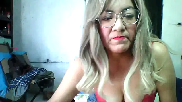 Snapshot of Mich76 chatting on April 24, 2026, 5:26 pm Mich76 online show from April 24, 2026, 5:26 pm