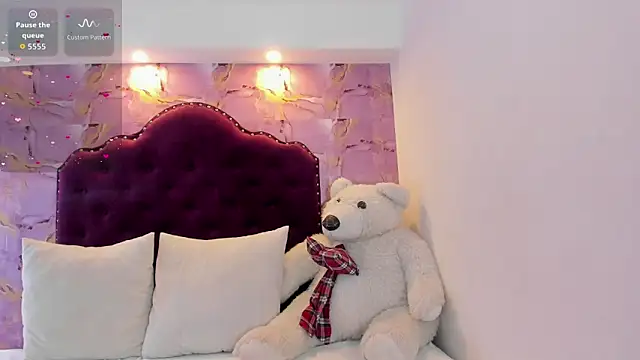 Snapshot of luna_bloomm_ chatting on May 20, 2026, 4:40 am luna bloomm online show from May 20, 2026, 4:40 am
