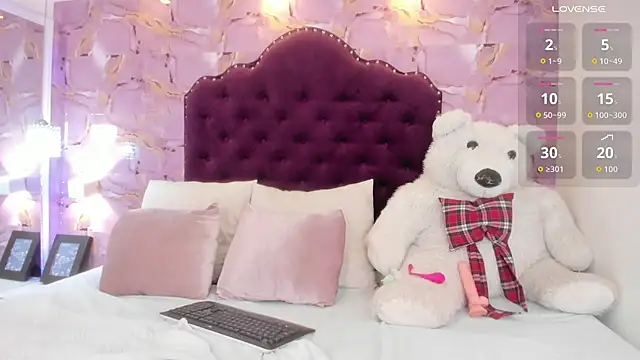 Snapshot of luna_bloomm_ chatting on June 23, 2026, 4:10 am luna bloomm online show from June 23, 2026, 4:10 am