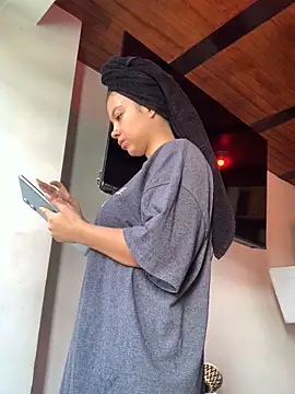 Snapshot of NefertitiXO chatting on June 18, 2026, 3:05 pm NefertitiXO online show from June 18, 2026, 3:05 pm