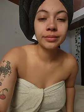 Snapshot of NefertitiXO chatting on June 23, 2026, 3:32 pm NefertitiXO online show from June 23, 2026, 3:32 pm