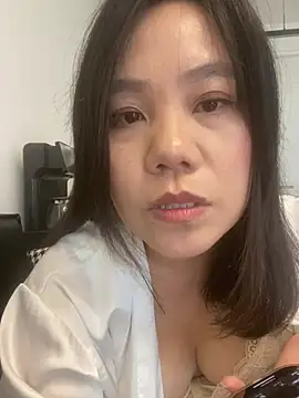 Feifei123521 online show from April 11, 2026, 11:53 pm