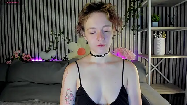 Ricki Bloom online show from July 16, 2026, 1:11 am