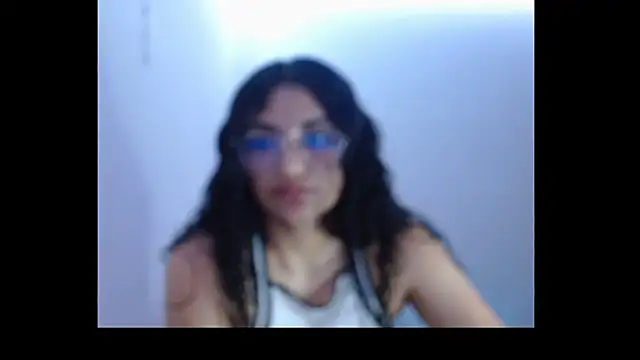 skarlettmoon online show from April 17, 2026, 5:27 pm