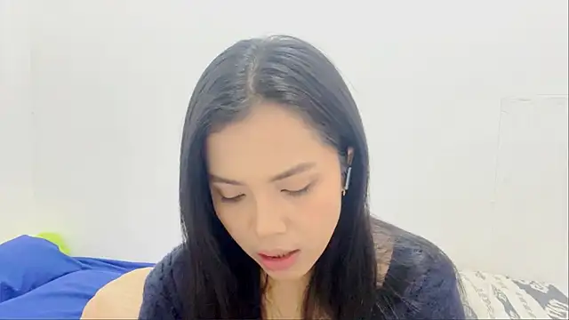 LiliyanaS online show from May 22, 2026, 6:09 am