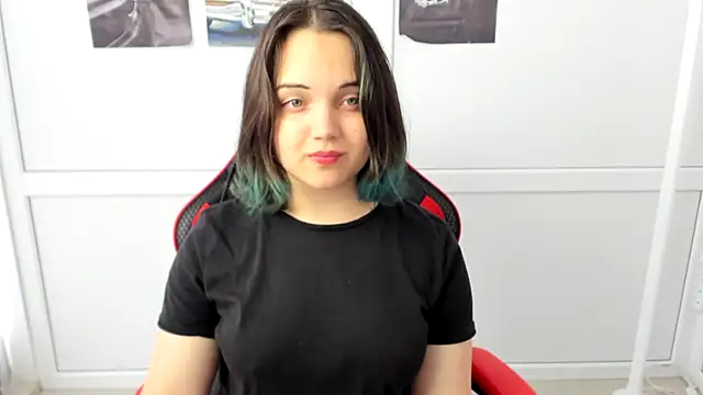 Snapshot of Caroline_cutte chatting on May 9, 2026, 6:40 am Caroline cutte online show from May 9, 2026, 6:40 am