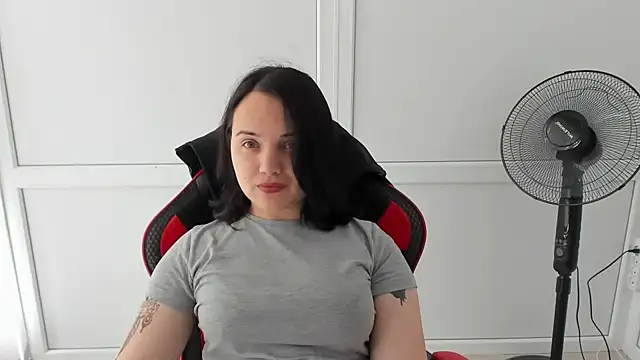 Snapshot of Caroline_cutte chatting on June 10, 2026, 6:56 am Caroline cutte online show from June 10, 2026, 6:56 am
