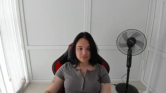 Snapshot of Caroline_cutte chatting on June 14, 2026, 6:48 am Caroline cutte online show from June 14, 2026, 6:48 am