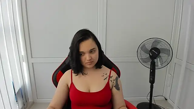 Snapshot of Caroline_cutte chatting on June 17, 2026, 8:39 am Caroline cutte online show from June 17, 2026, 8:39 am