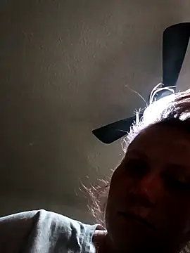 hisbabygirl2025 online show from April 12, 2026, 9:58 am