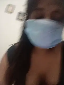 dearmona00 online show from May 29, 2026, 9:13 pm