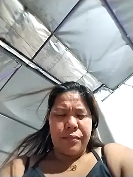 FILIPINAPUSSYPINAY online show from April 15, 2026, 10:33 am