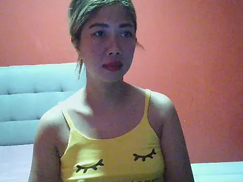 Cutie-Smile online show from May 18, 2026, 9:53 pm