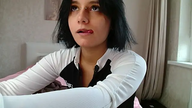 Snapshot of The_Slutty_Fox chatting on June 12, 2026, 1:43 pm The Slutty Fox online show from June 12, 2026, 1:43 pm