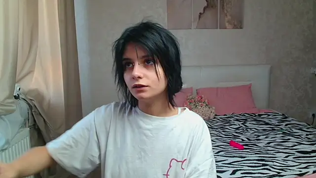 Snapshot of The_Slutty_Fox chatting on August 1, 2026, 11:20 am The Slutty Fox online show from August 1, 2026, 11:20 am