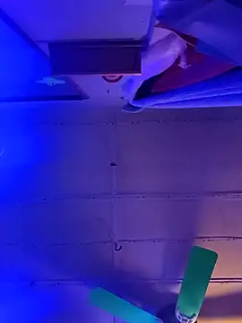 2hot2fun online show from April 18, 2026, 7:34 am