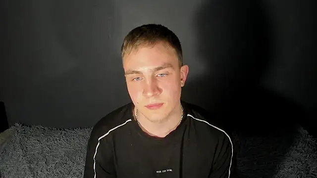 Snapshot of avrions chatting on April 14, 2026, 2:01 pm avrions online show from April 14, 2026, 2:01 pm