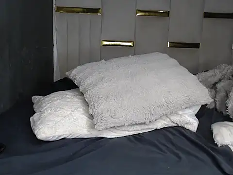 CreamyPussy95 online show from April 10, 2026, 8:13 pm