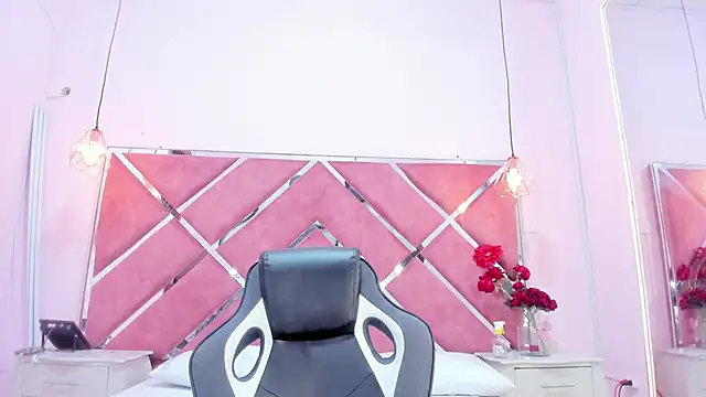 Kimmiebellarie online show from April 15, 2026, 12:45 pm