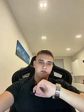 WARDEN w online show from April 17, 2026, 6:33 pm