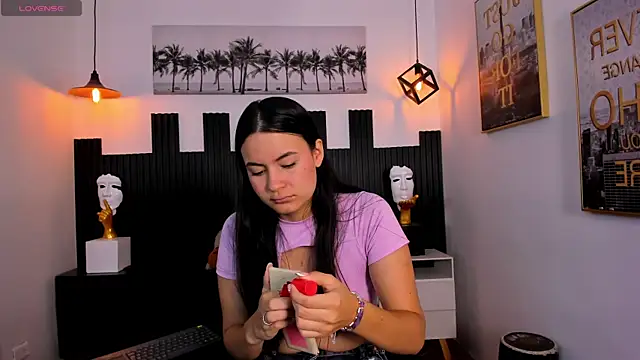 rosaleia  online show from April 15, 2026, 8:20 pm