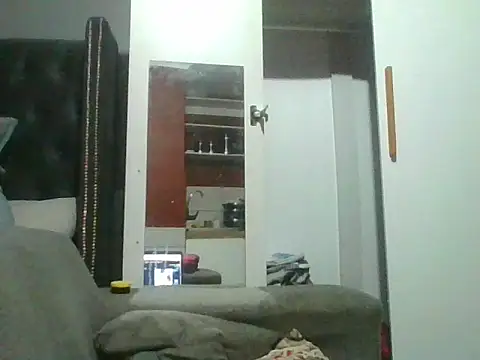 Snapshot of SweetBelly1 chatting on April 15, 2026, 6:37 pm SweetBelly1 online show from April 15, 2026, 6:37 pm