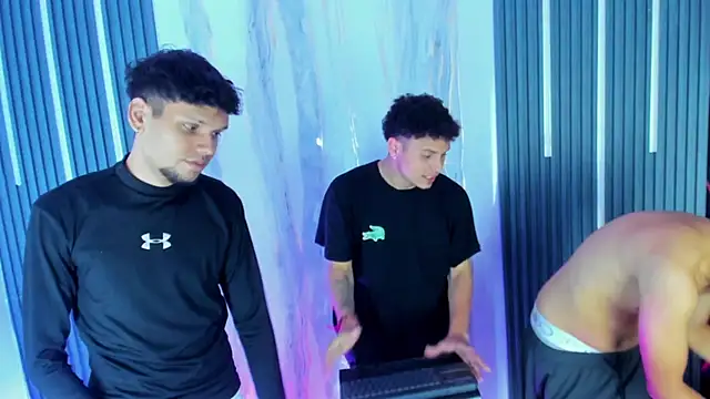 Snapshot of The_King_Swit chatting on April 13, 2026, 8:47 pm The King Swit online show from April 13, 2026, 8:47 pm