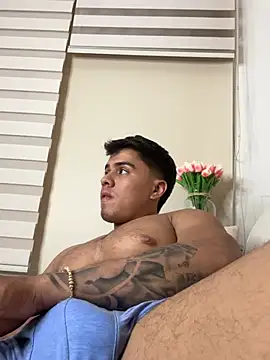 AARON SKYLON online show from April 17, 2026, 12:13 am