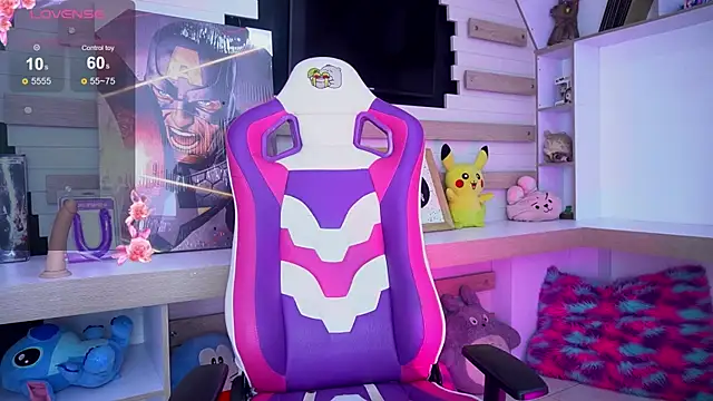 IvyLuxe  online show from April 11, 2026, 4:50 am