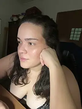 dayanestephany1 online show from April 29, 2026, 3:43 am