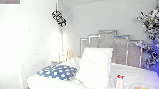 Veronicacarper online show from April 15, 2026, 3:35 am