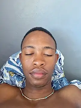 Snapshot of youngAndReckles chatting on April 15, 2026, 7:15 am youngAndReckles online show from April 15, 2026, 7:15 am