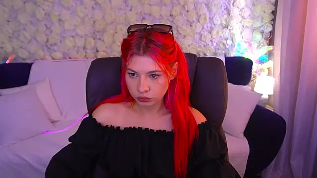 Snapshot of PinkyTrix chatting on June 6, 2026, 12:32 pm PinkyTrix online show from June 6, 2026, 12:32 pm