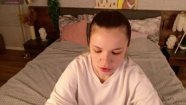 Snapshot of KimEvanss chatting on May 9, 2026, 5:12 am KimEvanss online show from May 9, 2026, 5:12 am